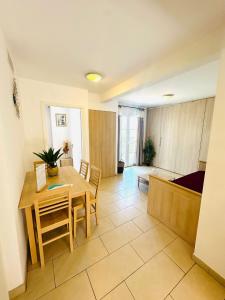 Appartement pieds dans leau sur Port de Plaisance