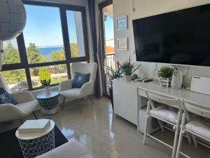 Paradise Bay D8 Apartment