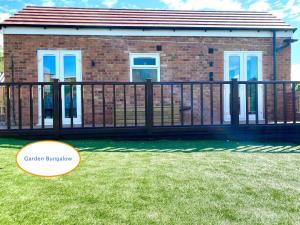 Six Bedroom Property - Five Bedroom Main House with One Bedroom Garden Bungalow - York Centre