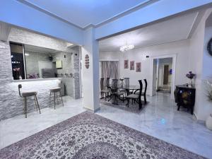 شقة فندقيه للايجار اليومي مطله على نهر النيل بشارع الملك الصالح بمنيل الروضه القاهرة