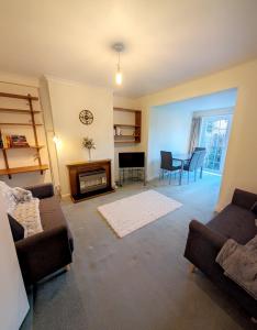 Spacious House in Ruislip Free Parking Near Tube