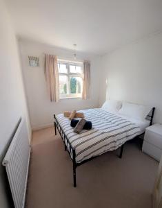 Spacious House in Ruislip Free Parking Near Tube