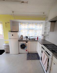 Spacious House in Ruislip Free Parking Near Tube