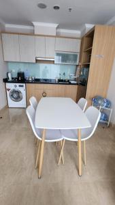 Menteng Park - Tower Diamond, 2 Bed Rooms, Private Lift