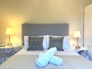 3 bedroom house in Ironbridge with river views