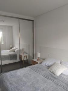 Apartamento ensolarado e com muito verde - Sunny apartment with lots of greenery