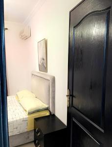 Spacious 2BR with Parking & Local Life & Centra