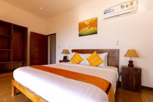 Villa Vadee - Entire Private Villa, 4 Bedrooms, Large Swimming Pool, Ocean View