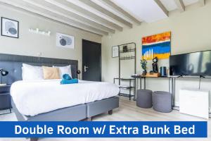 Hotel Entree - View of Canal Bruges