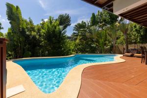 Villa Vadee - Entire Private Villa, 4 Bedrooms, Large Swimming Pool, Ocean View