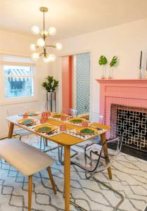 Indy Palm Pad with Patio & Tiki Bar-Mid-Century Charmer-Family Friendly