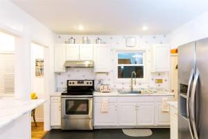 Indy Palm Pad with Patio & Tiki Bar-Mid-Century Charmer-Family Friendly