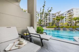 Porto 1BR Pool Access Suite at Title Legendary