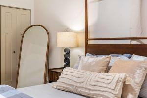 Elevated Gem - Sleeps 12 - 20 mins to Downtown Chicago