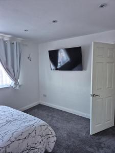 5 min from airport, luxury 2 bed apartment