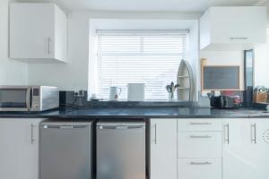 Bakers House - 4 Bedrooms - Parking for 3 cars - Dogs welcome