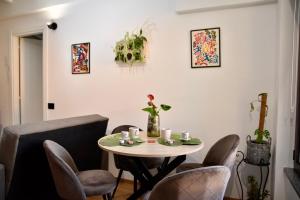 Comos Hill Apartments