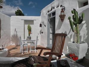 Stylish getaway with secluded Patio in lava Finca