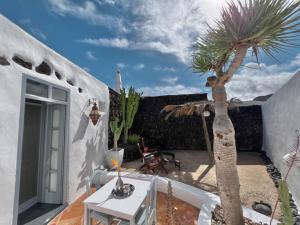 Stylish getaway with secluded Patio in lava Finca