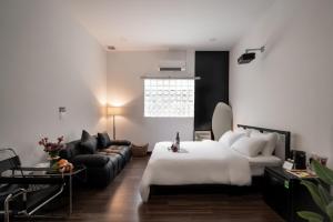 Chạms Hotel & Homestay