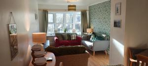 Relaxing Streamside Home with Robes - Willow View