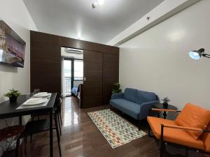 Air Residence-Sunset & City Views Await