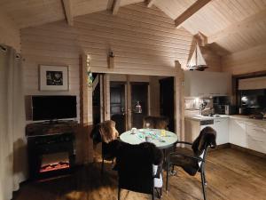 Lüttjes Hus hinterm Deich