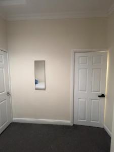 Cozy 2Bed Home Train, highway & Free Parking