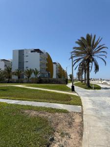 Oceanfront apartment con opcion de Velero