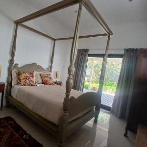 Awesome cottage, stone throw from cliff path, golf, restaurant