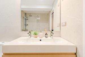 The Cabanal Beach House - 10 min to ocean, FastWifi, AC, Coffee