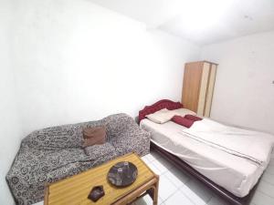 OYO 95096 Dewi Sudirman Guest House