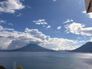 White House Lake Lodge-Atitlán