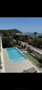 Paraiso com vista do mar e montanha na Praia Brava