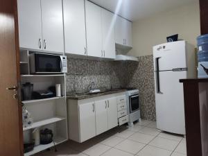 Apartamento duplex 350 metros da praia do Pero