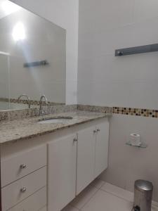 Apartamento duplex 350 metros da praia do Pero