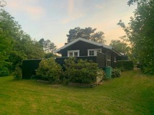 Two Log Cabins Near Rågeleje Beach