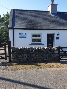 RAWSON COTTAGE LOVELY 2 BEDROOM SEMI RURAL