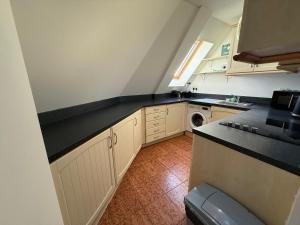 Apartment - Sleeps 4 - Parking - Wifi