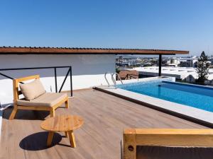 Apartment Near the Beach with Rooftop Pool