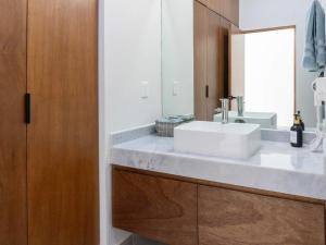 Apartment Near the Beach with Rooftop Pool