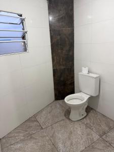 Sobrado Completo com área, Próximo a Praia