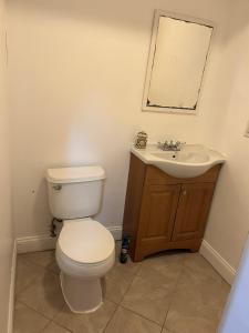 1BR Apartment - Unit B - With Parking and 10min Walk to NYC Train Station