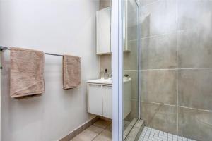 Work & Stay Spacious Sandton 1Bed Room Fast WiFi & Pool