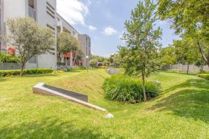 Work & Stay Spacious Sandton 1Bed Room Fast WiFi & Pool