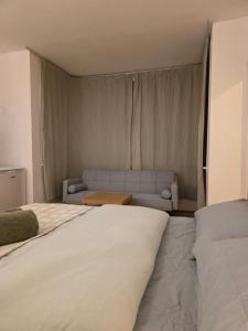 Large Ensuite Rooms Near University Town Centre & Hospital