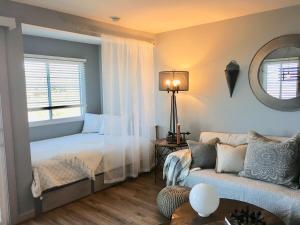 Smoky, Rustic and Relaxing Studio Views Pools Wifi