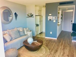 Smoky, Rustic and Relaxing Studio Views Pools Wifi