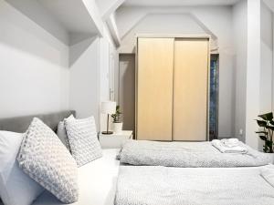 Spacious Apartment with 5 bedrooms and 2 bathrooms for 12 guest in Cracow Old Town