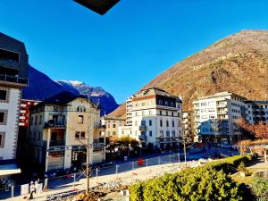 Bernina Station Suite - 30 Steps to the Red Train img12